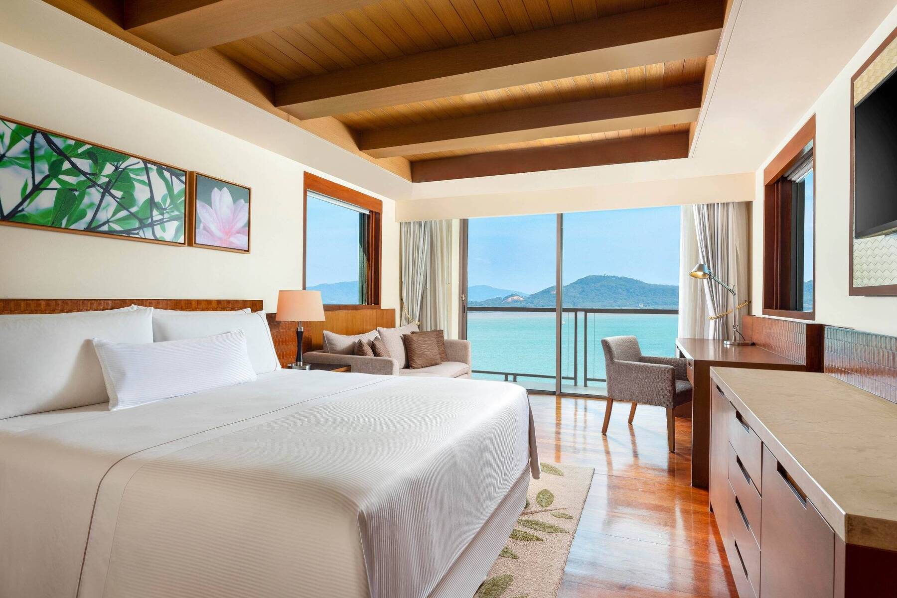 LARGER OCEANFRONT ONE BEDROOM VILLA