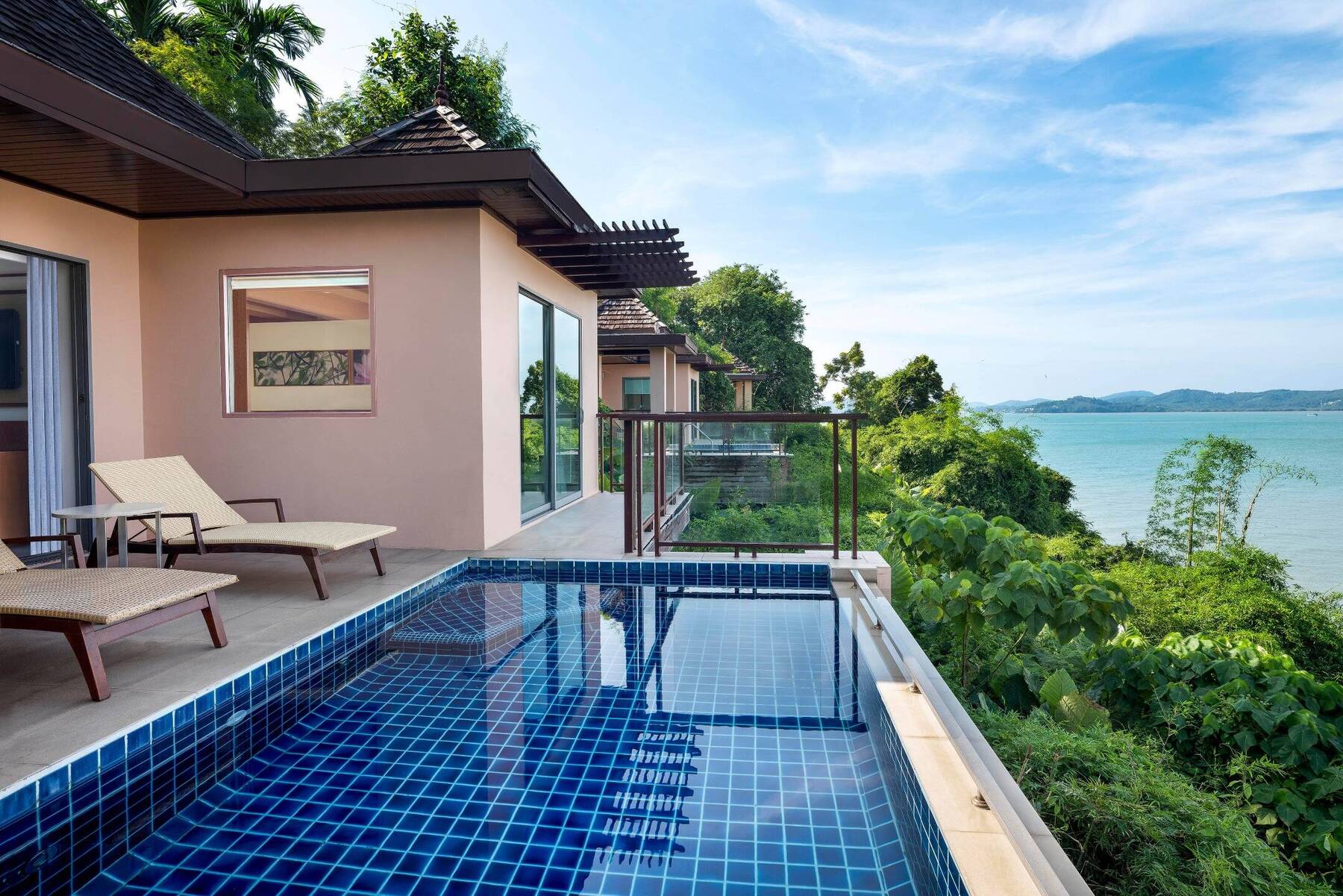 LARGER OCEANFRONT ONE BEDROOM VILLA