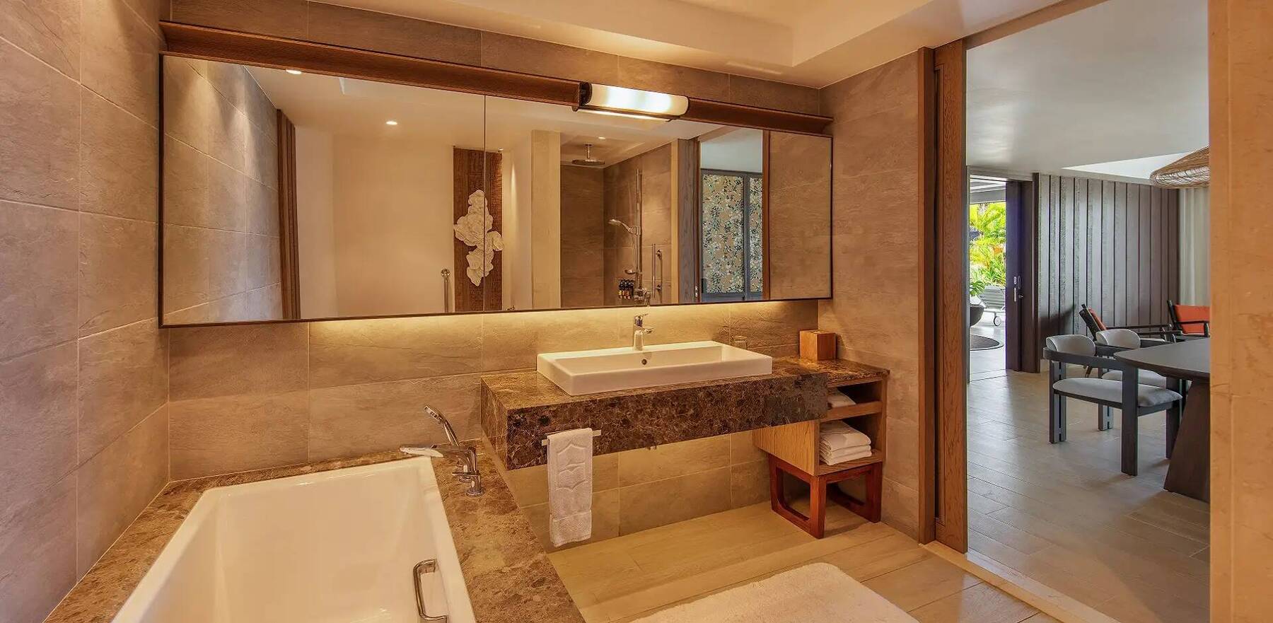 Hibiscus Signature Beachfront Suite