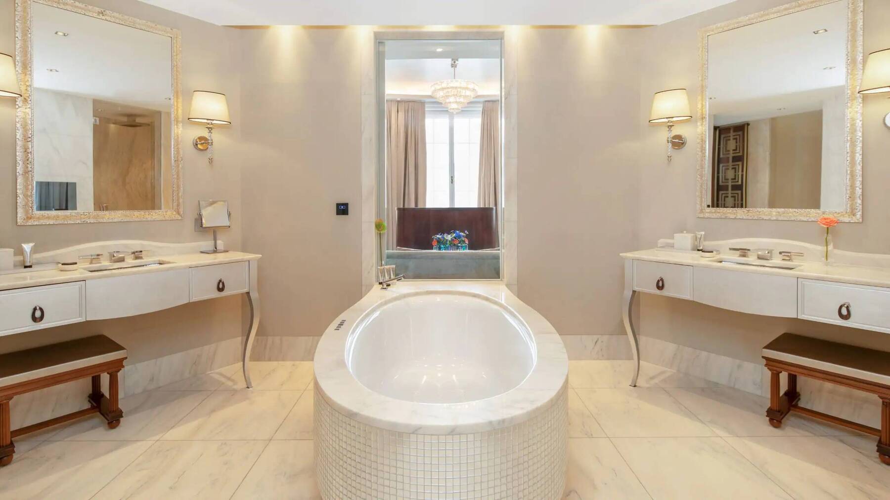 Diplomat Suite