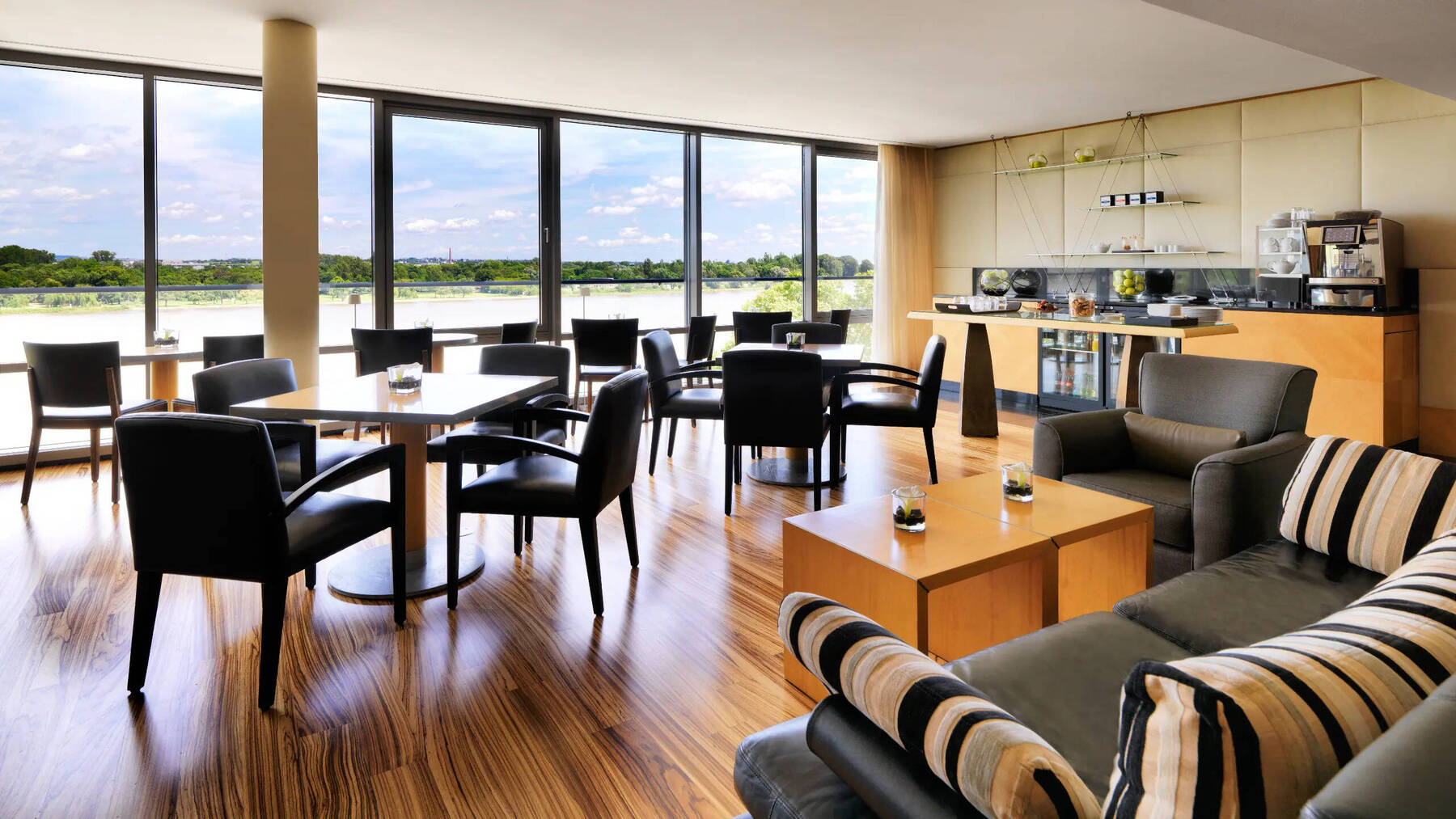 King River View Club Access Room