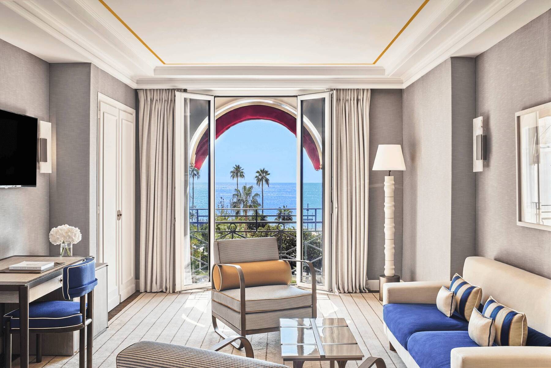 Deluxe Sea View Suite