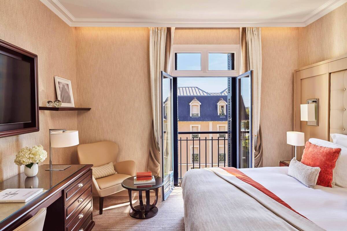 DELLUXE ROOM