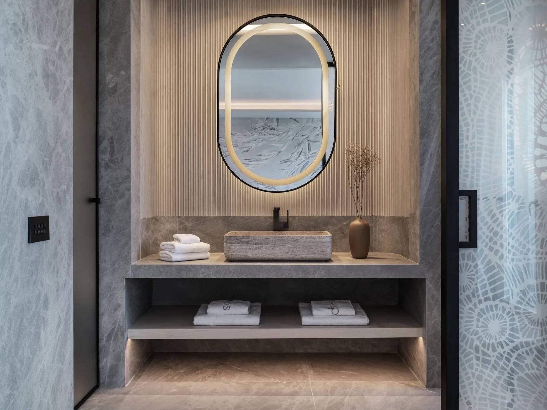 DELTA ROOM WITH HOT TUB AND SEA VIEW
