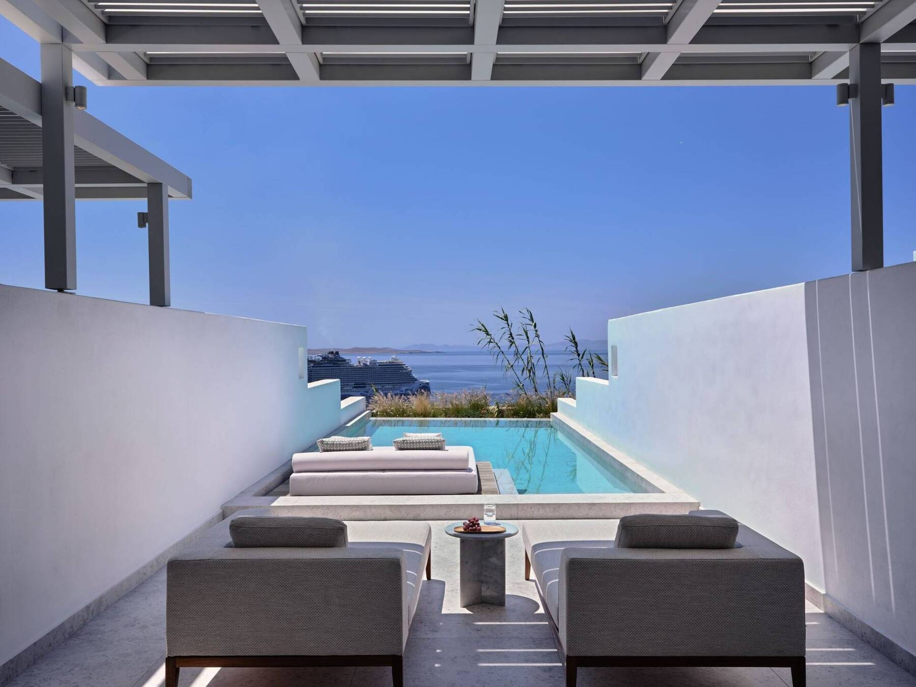 BETA SUITE WITH PRIVATE POOL AND SEA VIEW