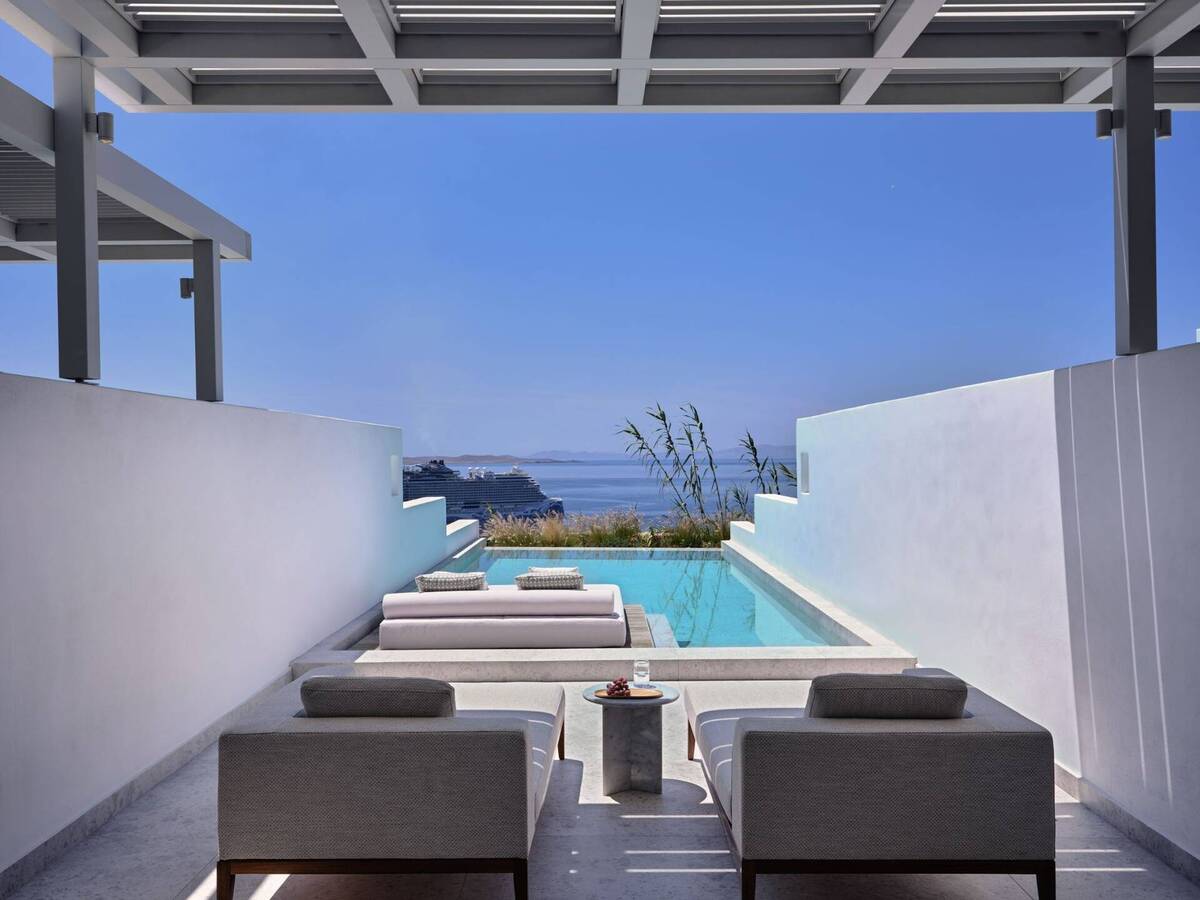 BETA SUITE WITH PRIVATE POOL AND SEA VIEW