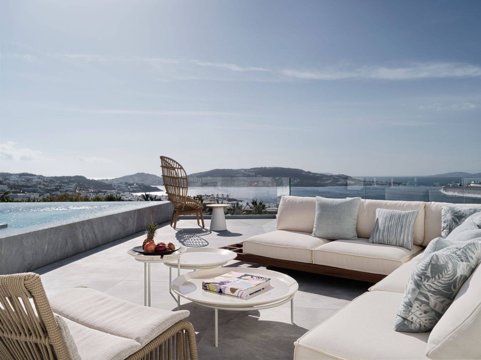 LAMDA GRAND SUITE WITH PRIVATE POOL AND SEA VIEW