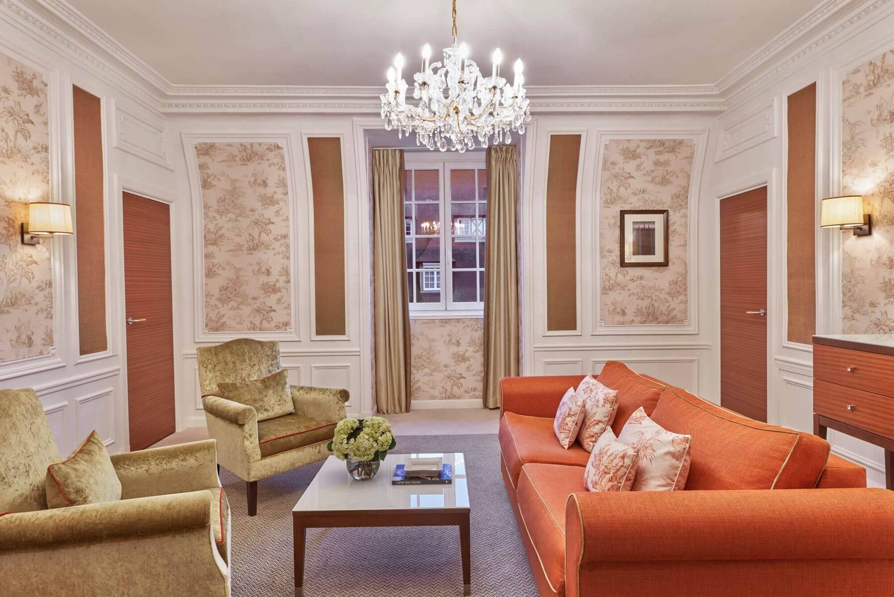 DELUXE SUITE
