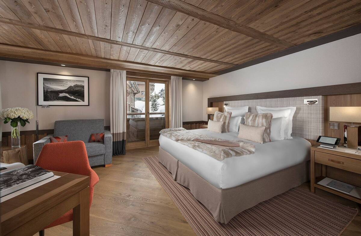 PRESTIGE ROOM