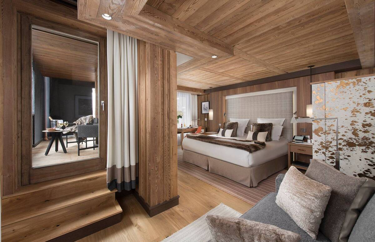 JUNIOR SUITE