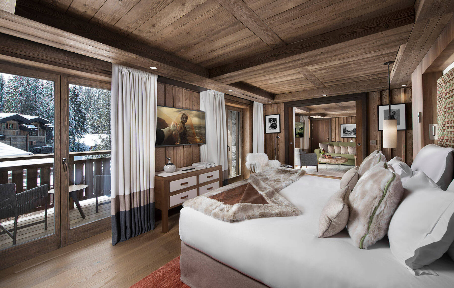 Deluxe Suite 