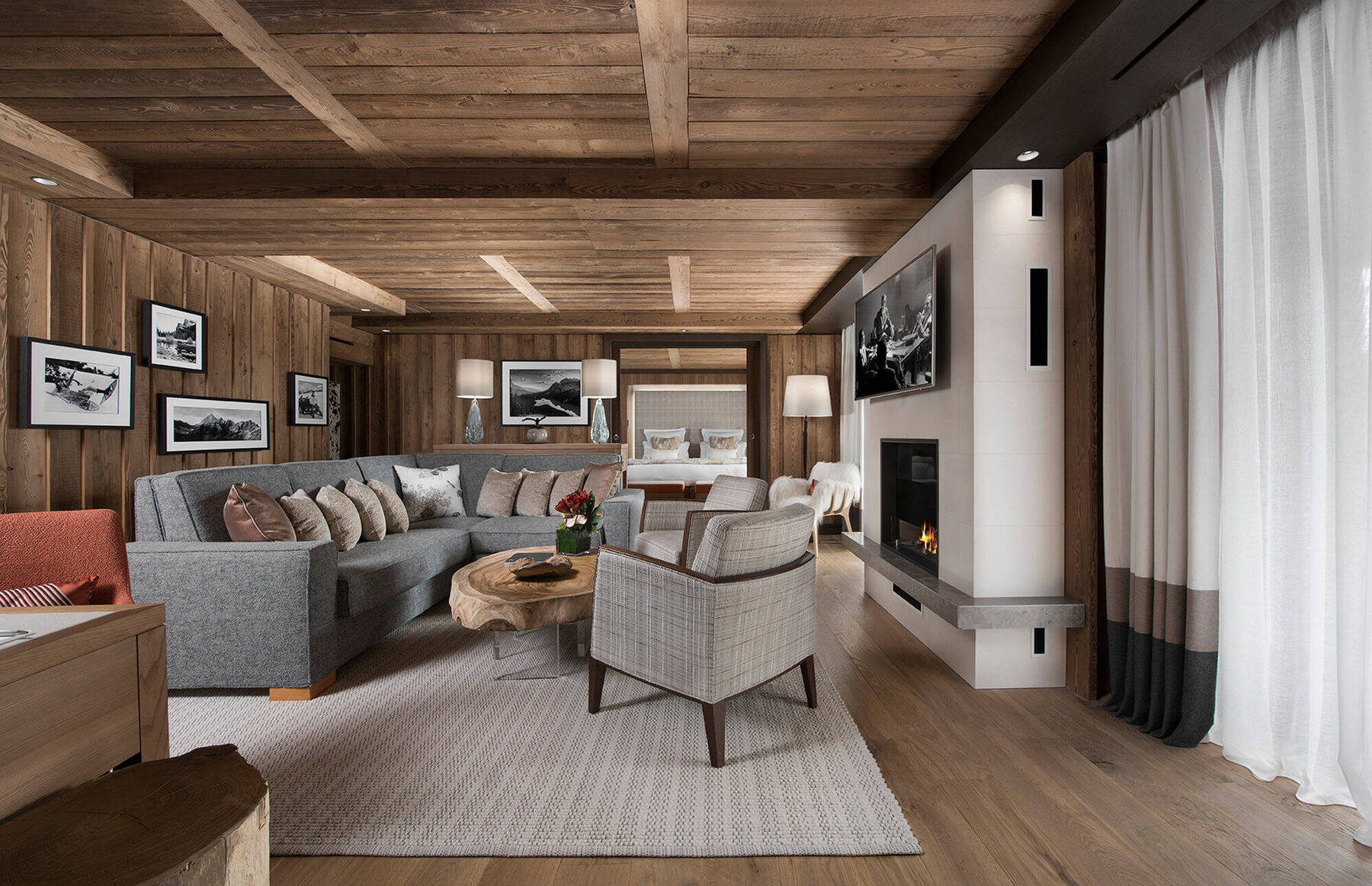 Deluxe Suite 