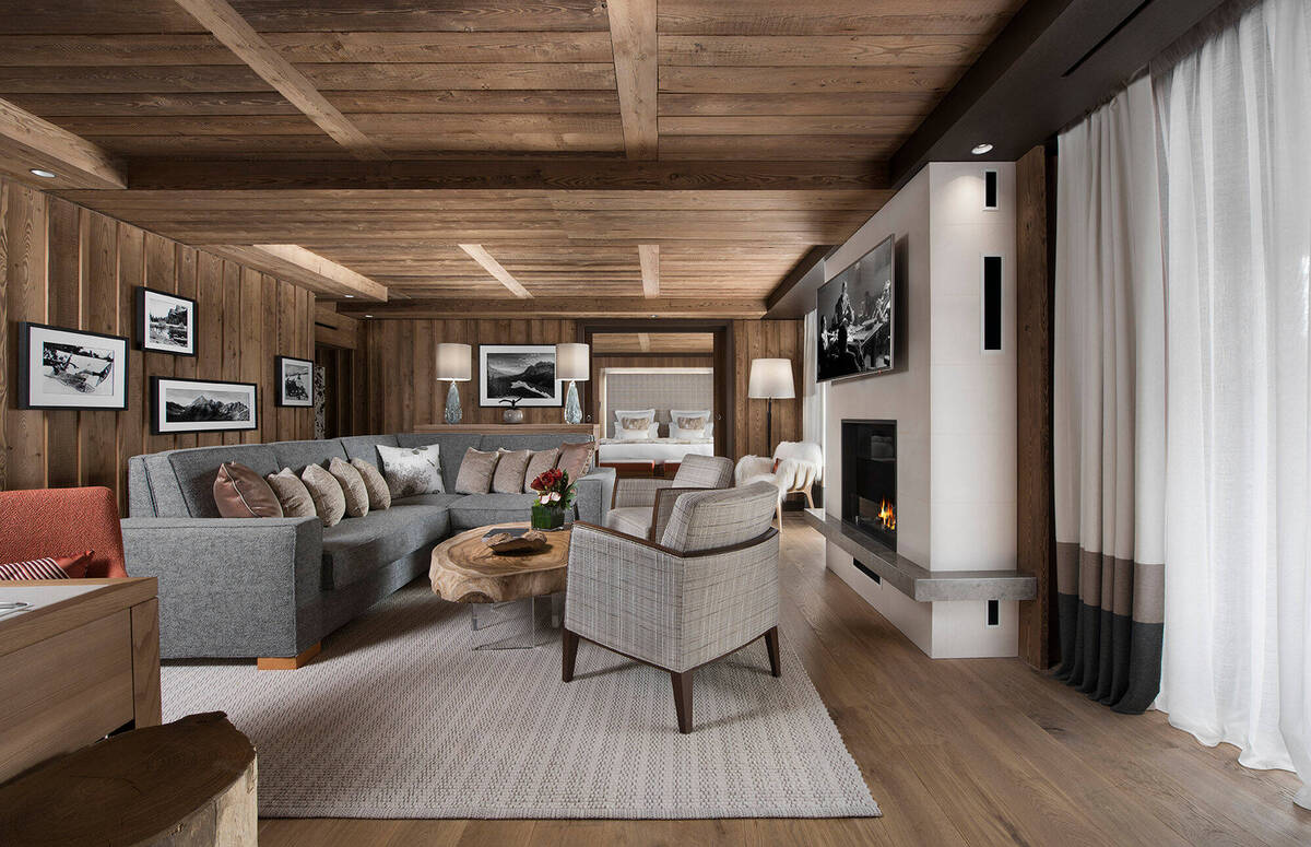 DELUXE SUITE
