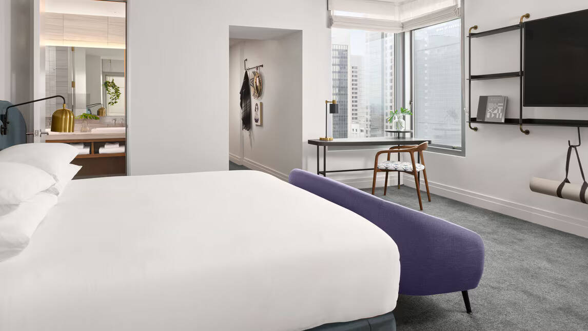 KING HIGH FLOOR GUEST ROOM..
