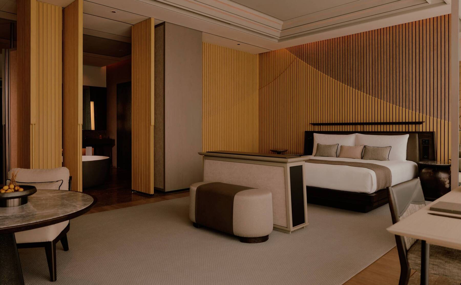 DELUXE SUITE KING