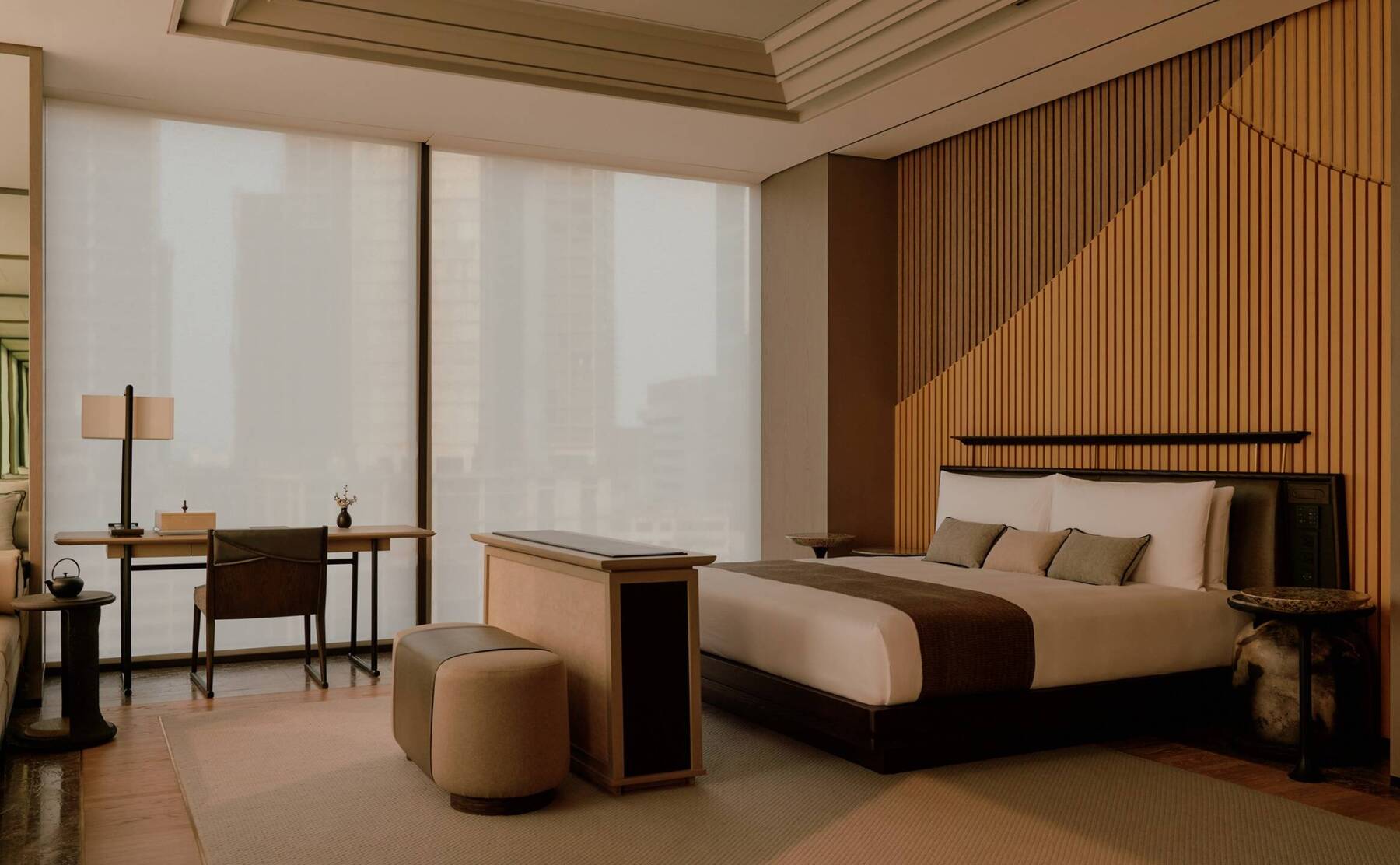 CORNER SUITE