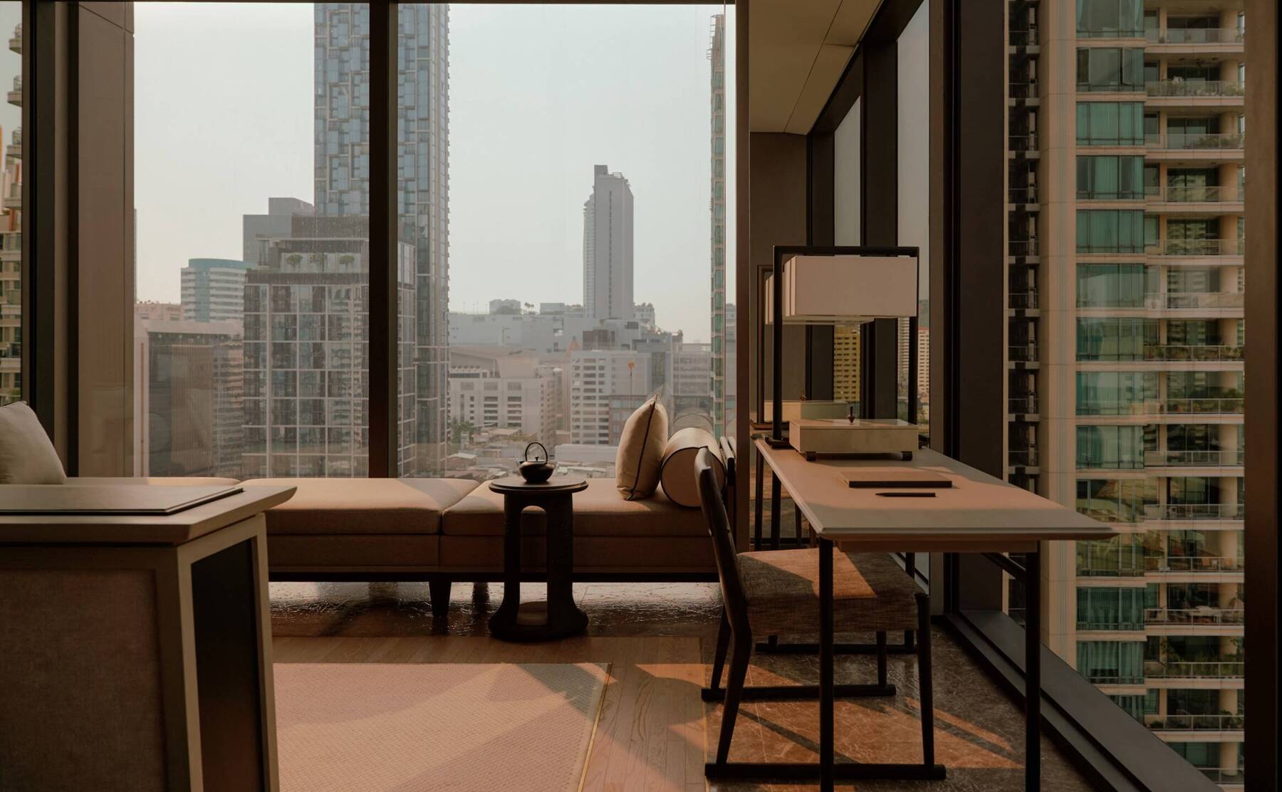CORNER SUITE