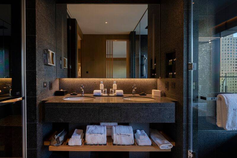HERITAGE JUNIOR SUITE KING WITH BATH (CLUB LOUNGE ACCESS)
