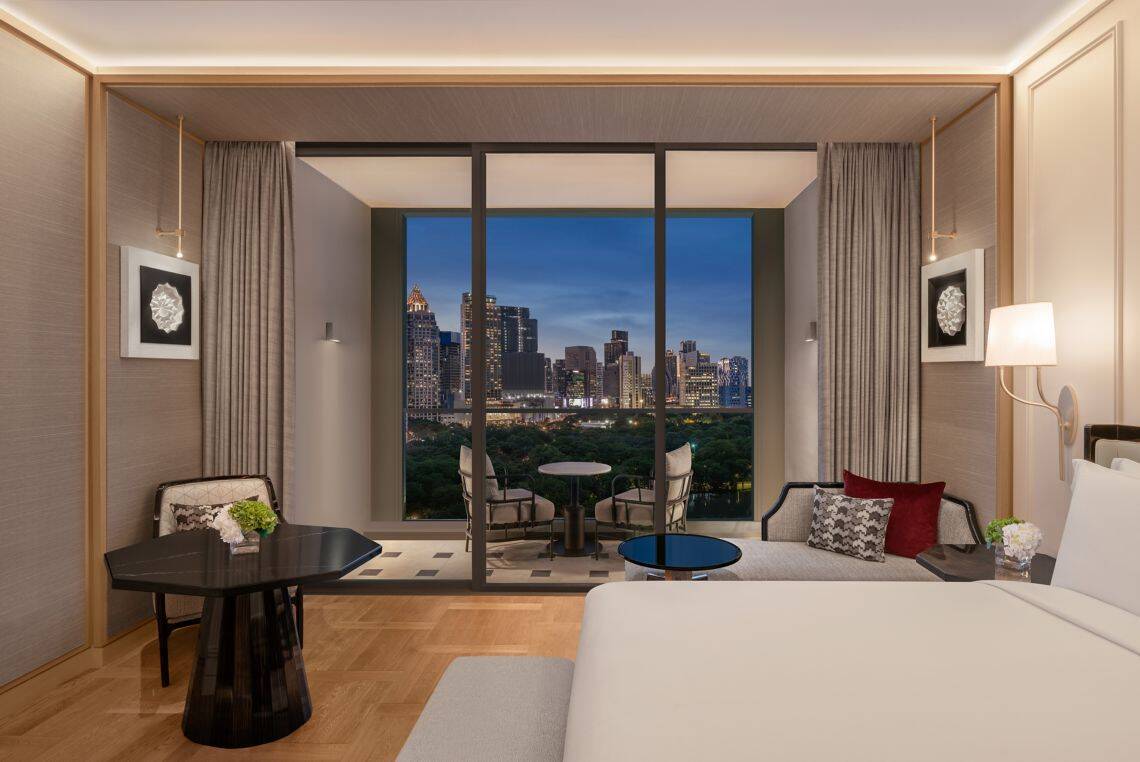 CLUB LOUNGE ACCESS KING LUMPINI PARK VIEW BALCONY