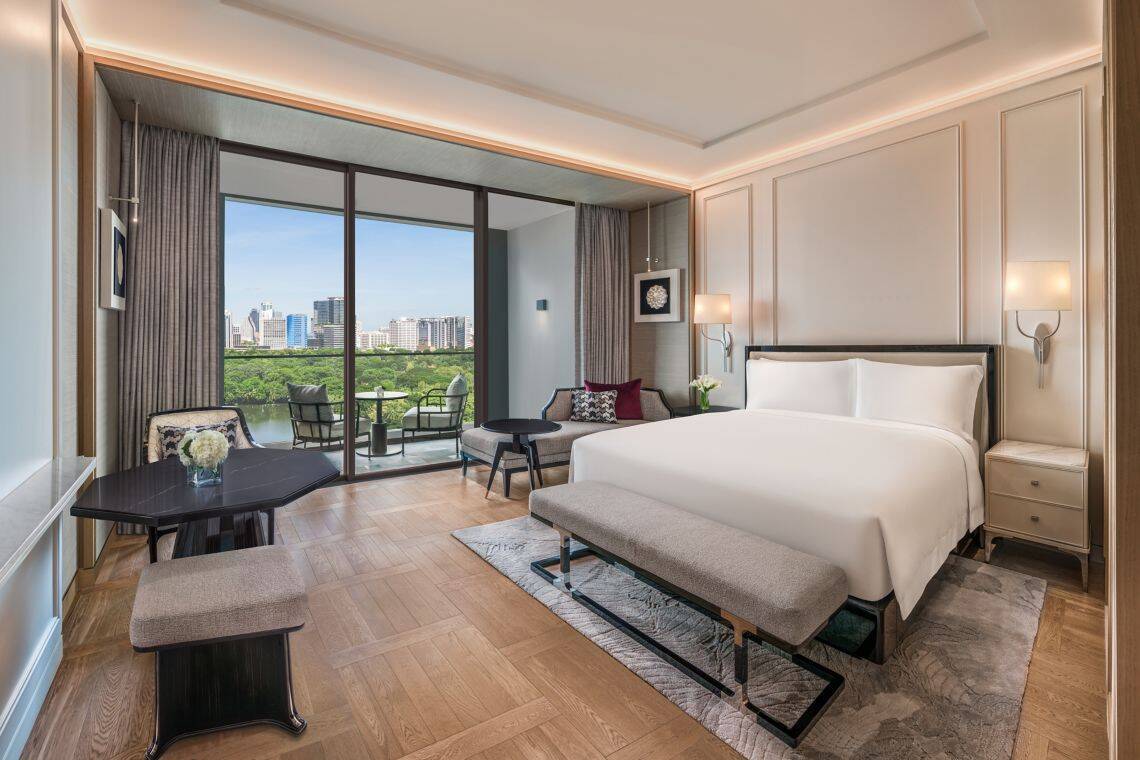 CLUB LOUNGE ACCESS KING LUMPINI PARK VIEW BALCONY