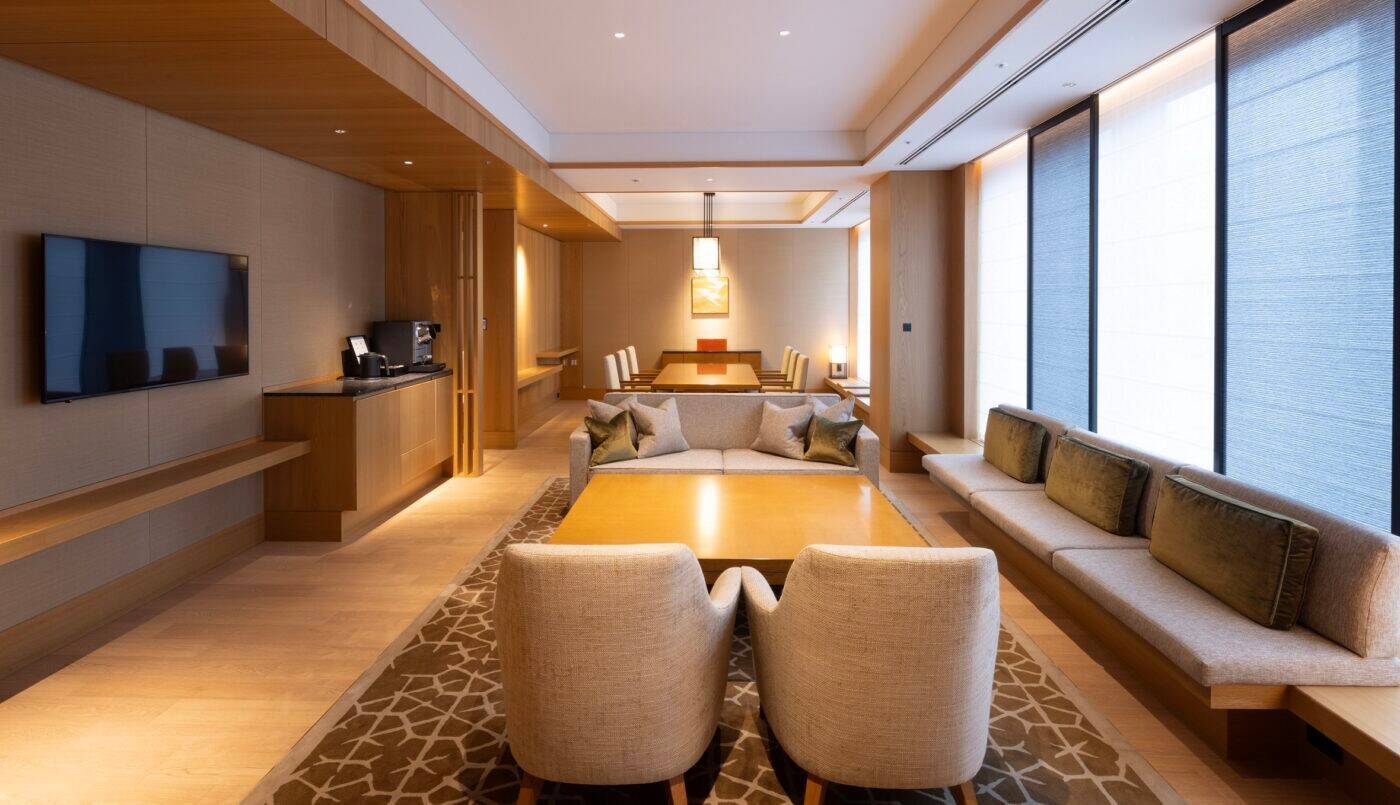 AMBASSADOR SUITE