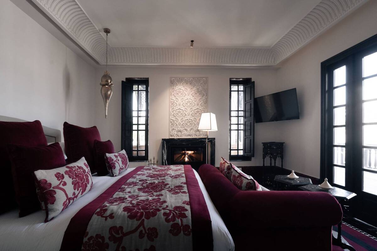 DELUXE SUPERIOR ROOM