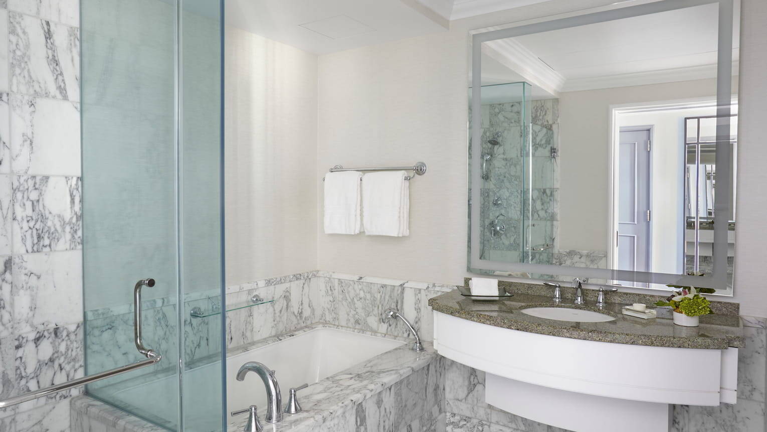 One-Bedroom Beverly Suite with Balcony