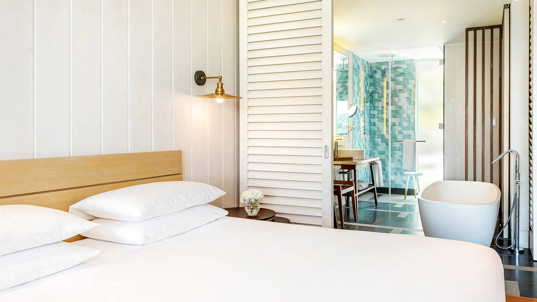 TWO QUEEN BEDS BEACHFRONT