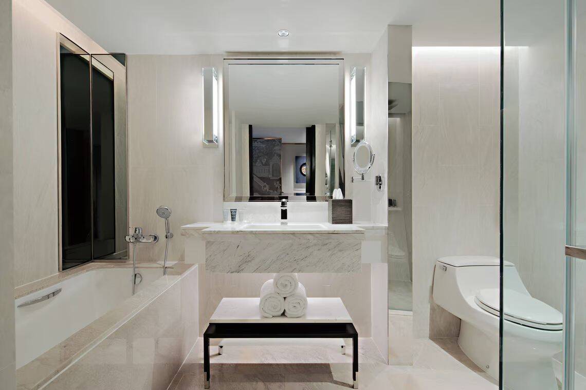 EXECUTIVE LOUNGE ACCESS CITY VIEW LARGER TWO TWINS