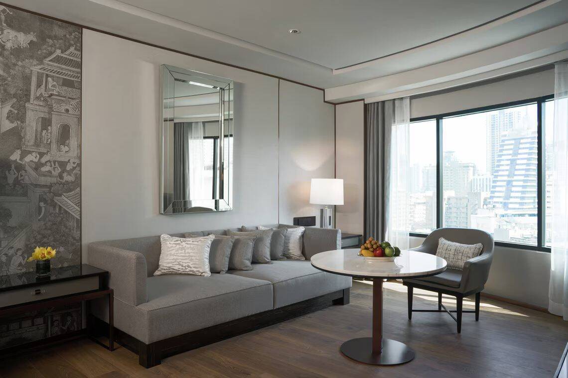 EXECUTIVE LOUNGE ACCESS ONE BEDROOM SUITE KING