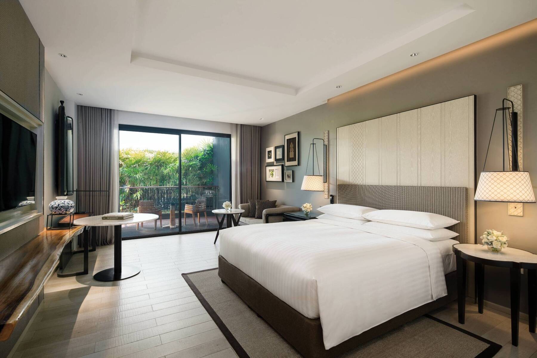 KING GUEST ROOM