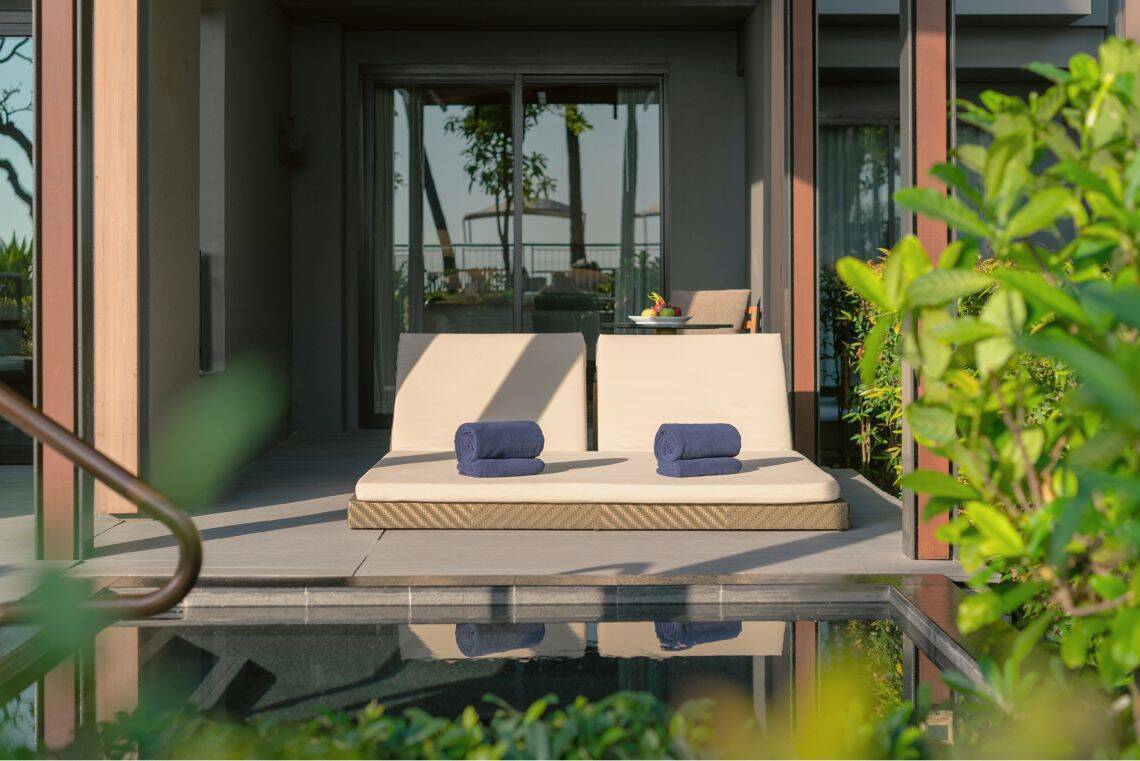 ONE BEDROOM GARDEN ACCESS SUITE WITH WHIRLPOOL