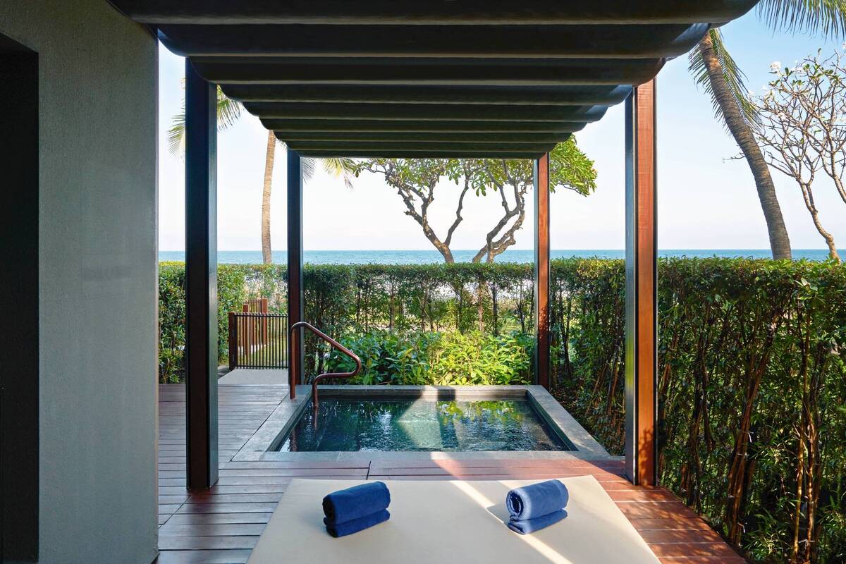 ONE BEDROOM BEACH FRONT ACCESS SUITE WITH WHIRLPOOL