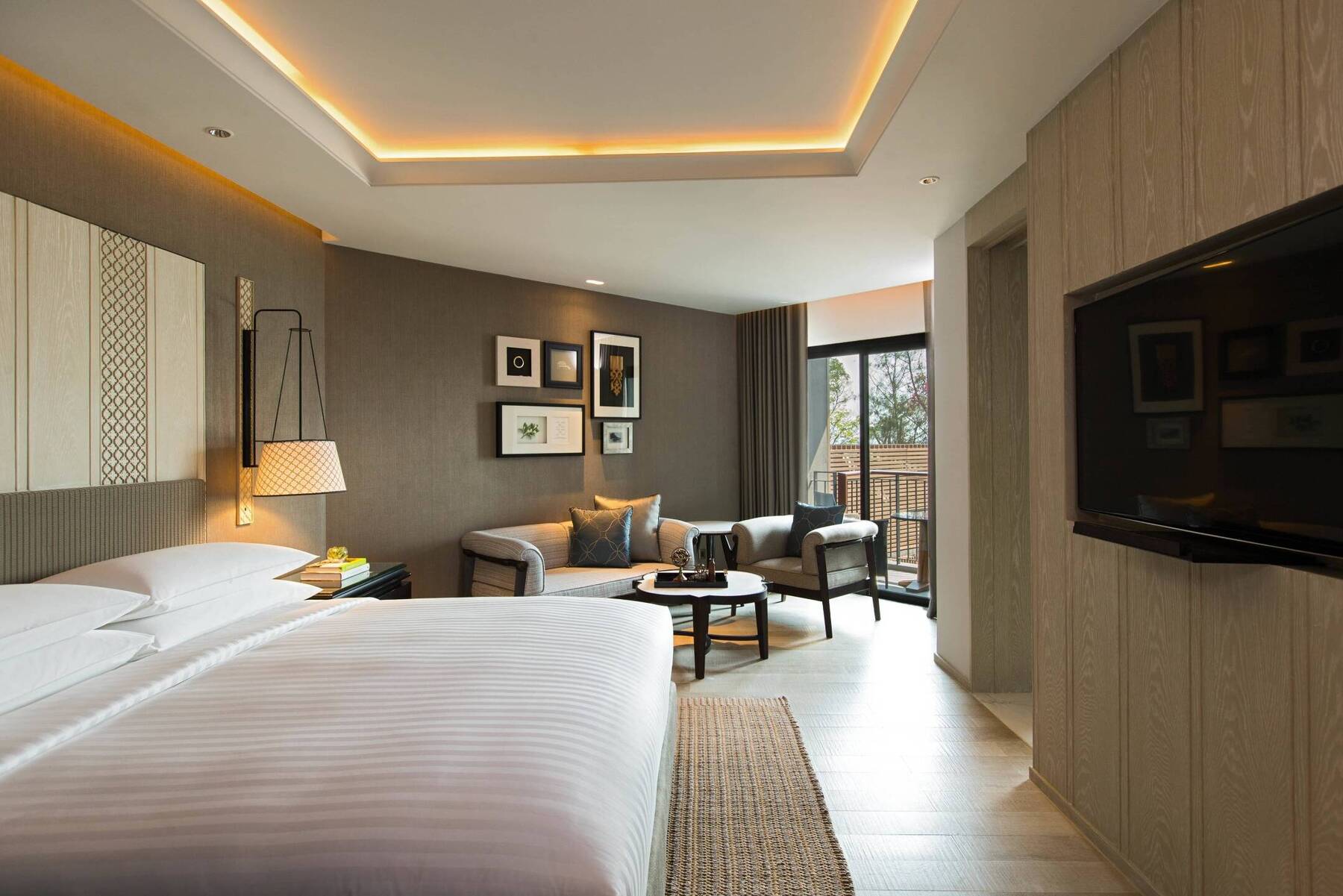 ONE BEDROOM AMBASSADOR SEA VIEW SUITE