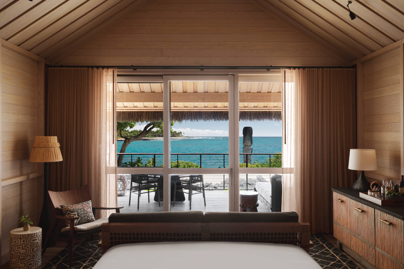 OCEAN FRONT ONE BEDROOM SUITE KAUHALE