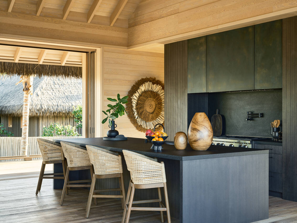 OCEAN FRONT FOUR BEDROOM MAEHALAWU KAUHALE