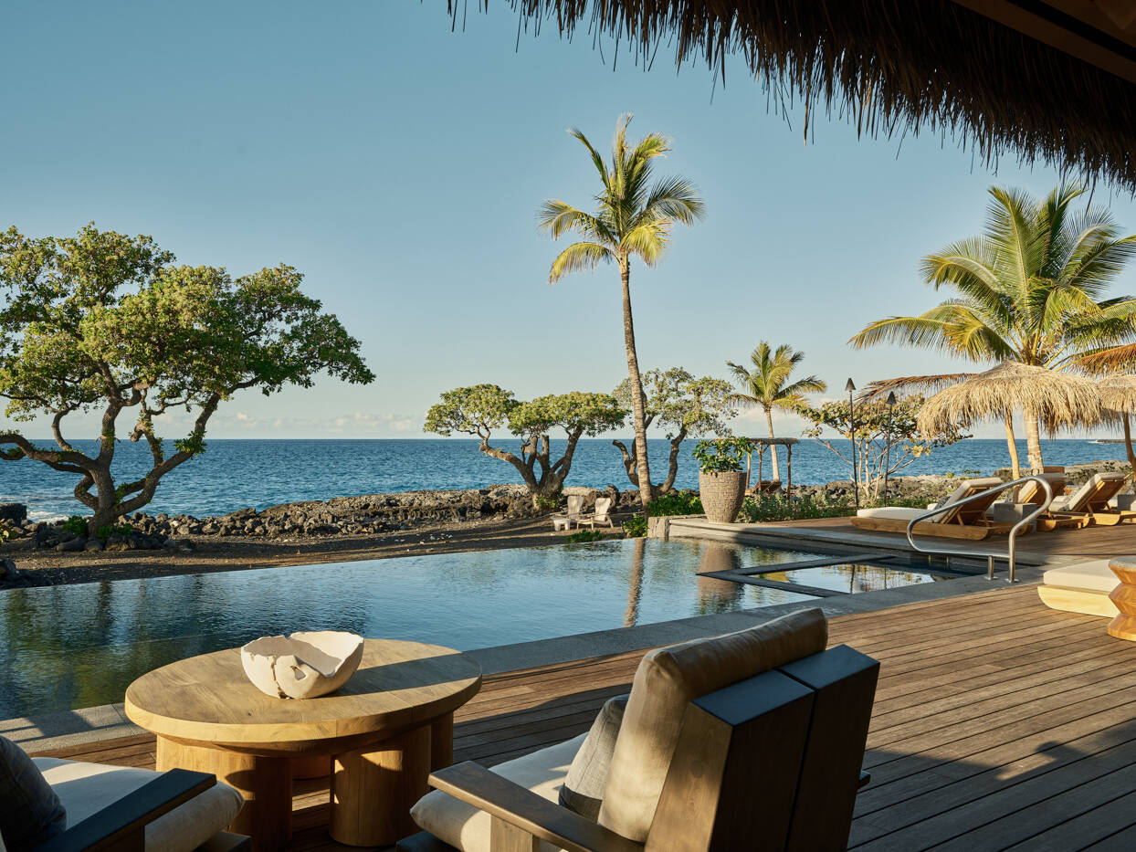 OCEAN FRONT FOUR BEDROOM MAEHALAWU KAUHALE