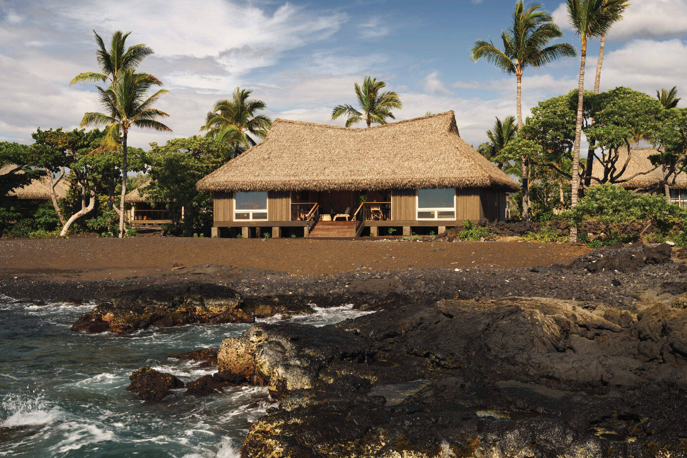 BEACH FRONT BLACK SAND TWO BEDROOM KAUHALE