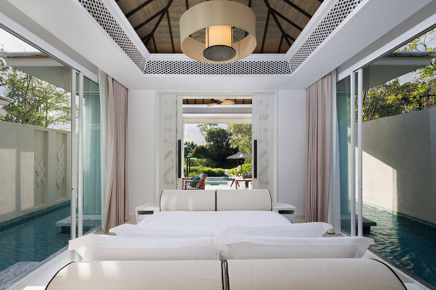 Deluxe Garden Pool Suite King
