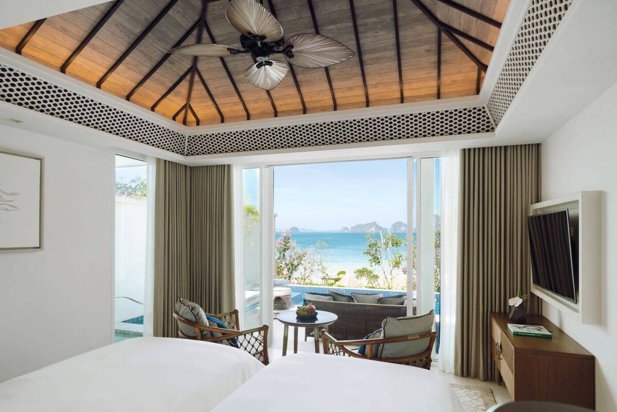 Premium Ocean Pool Suite Twin