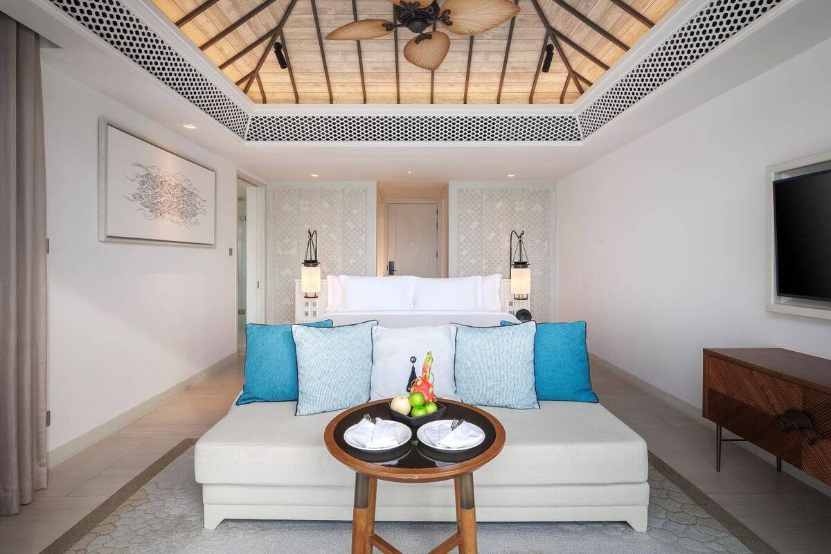 Premium Ocean Pool Suite King