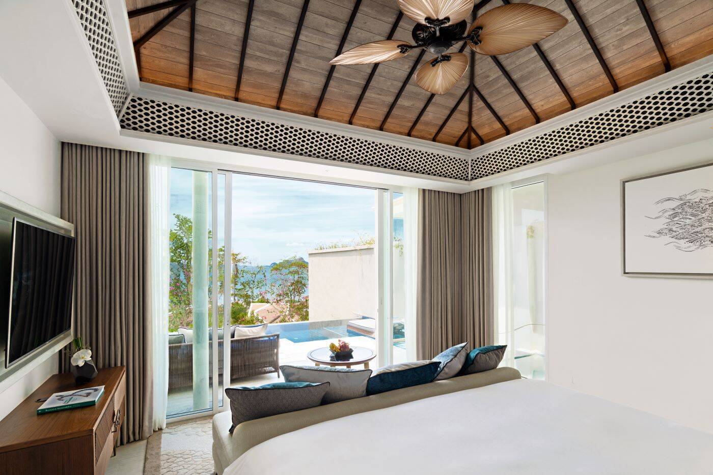 Partial Ocean Pool Suite King