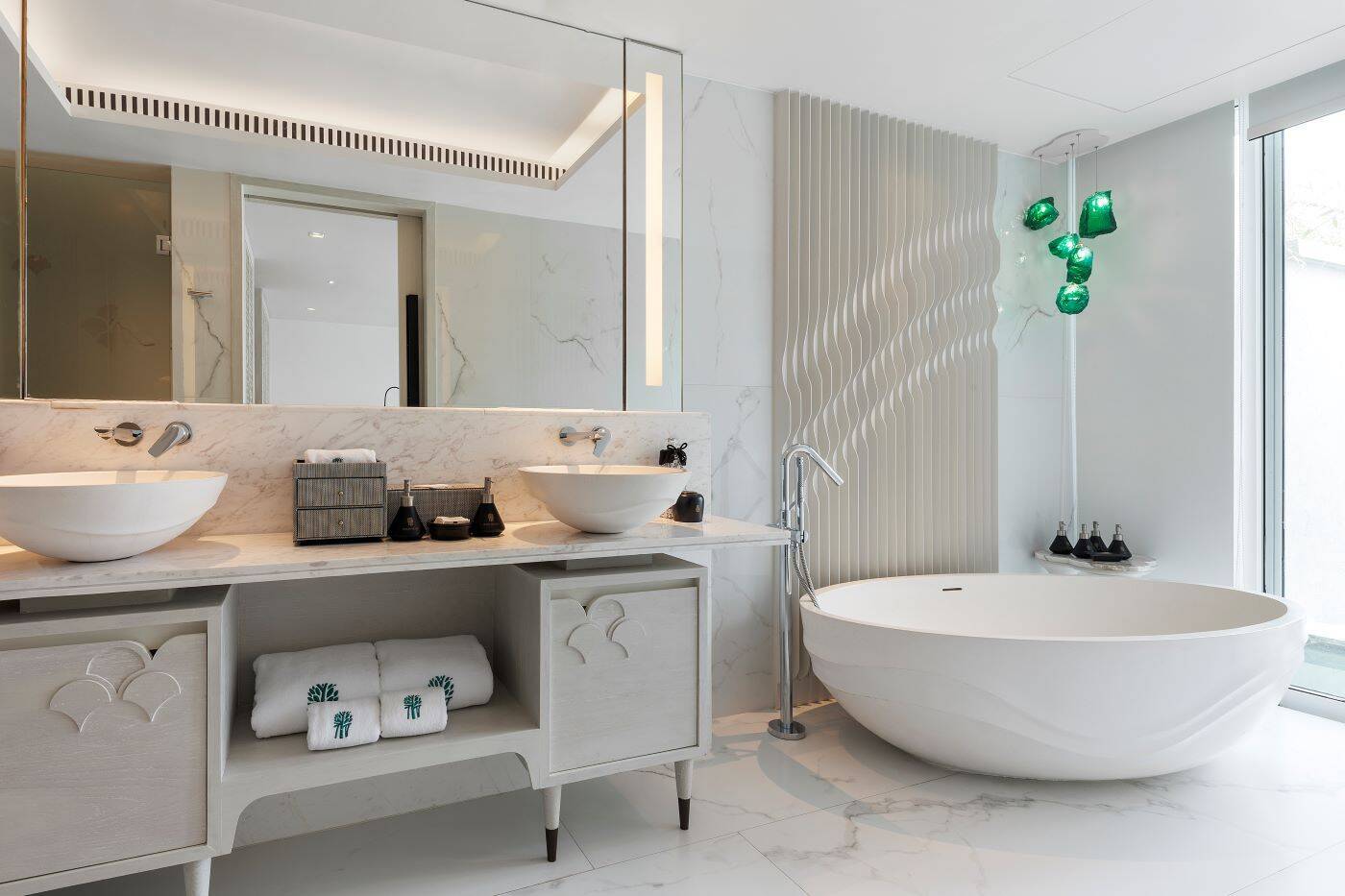 Partial Ocean Pool Suite Twin