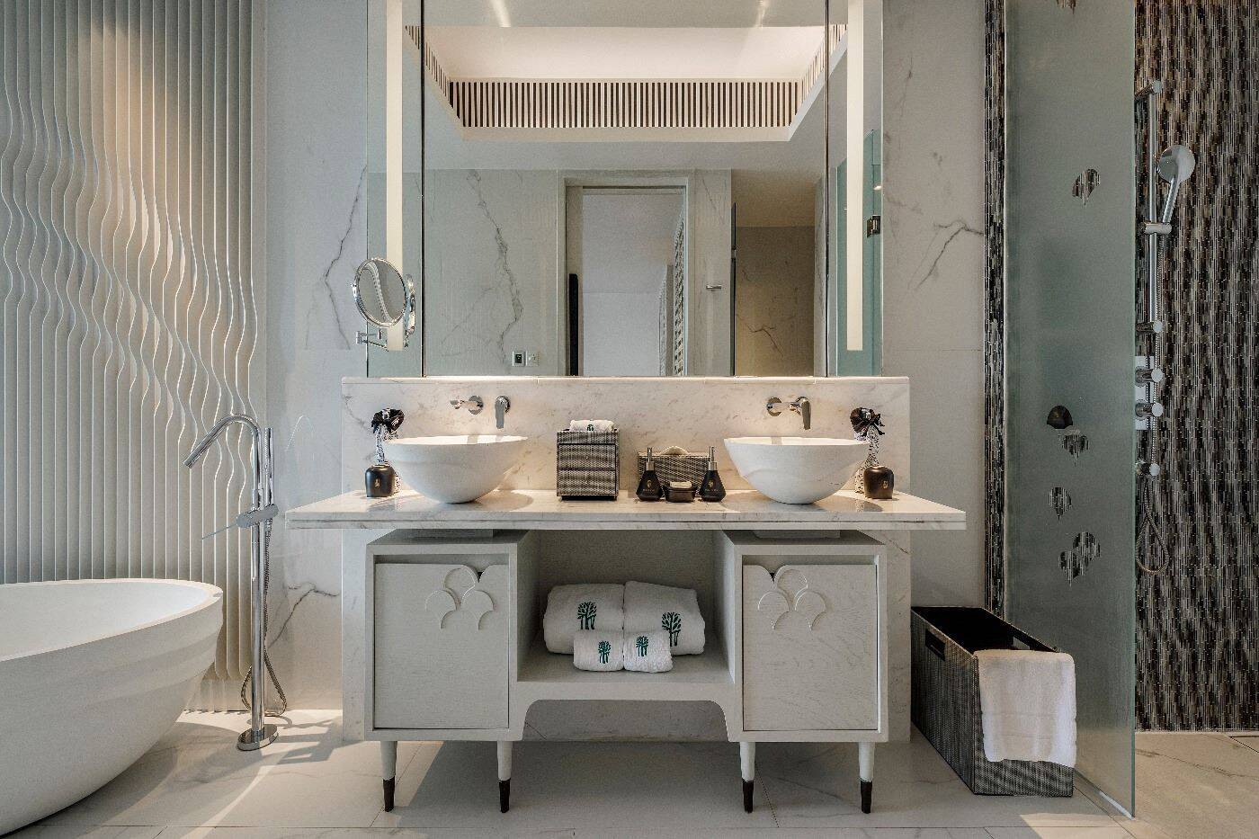  Wellbeing Sanctuary Pool Suite King