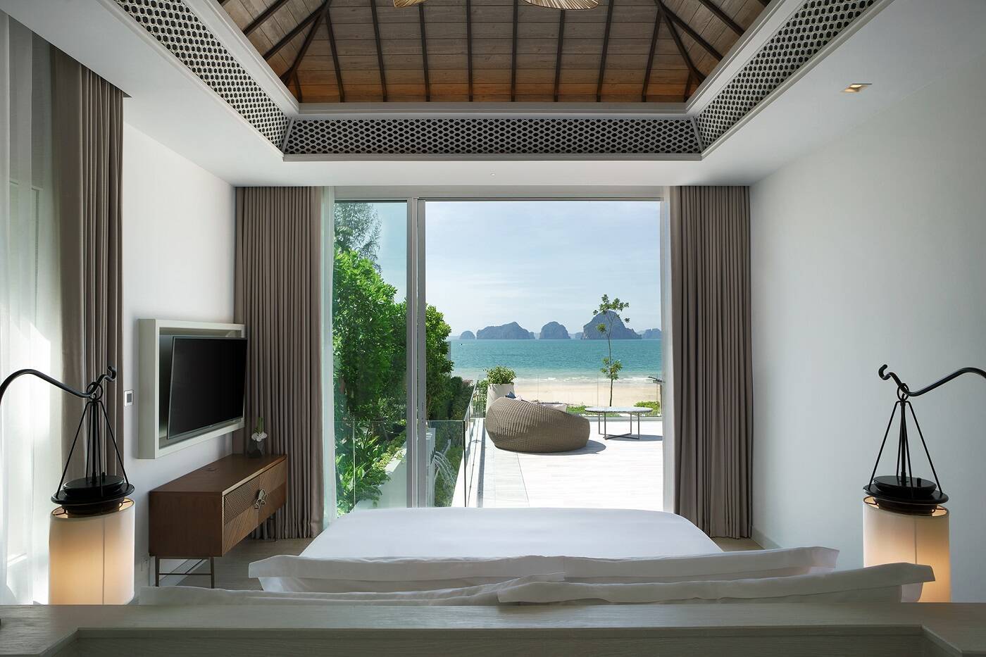 Presidential Beachfront Pool Villa