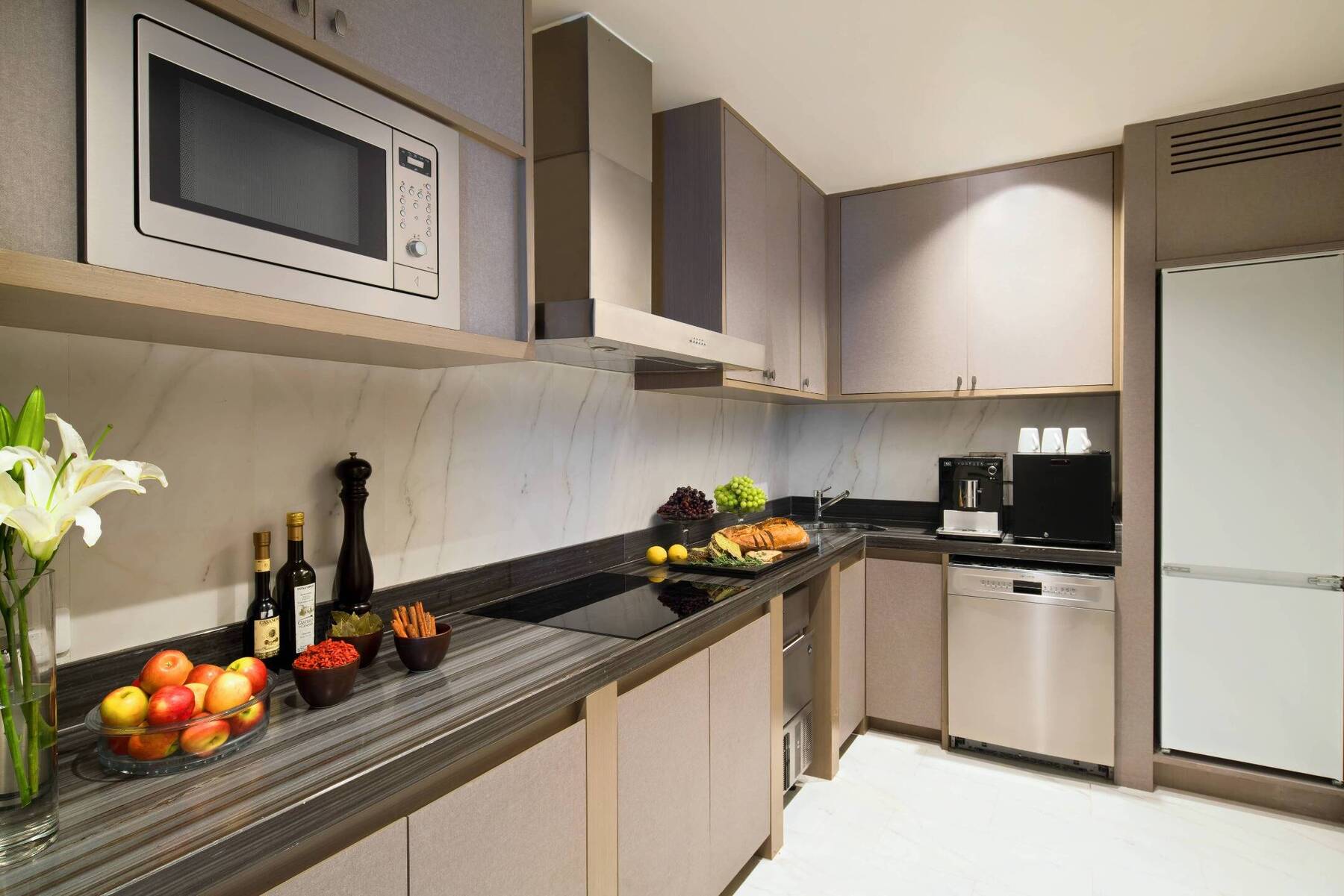 CLUB LOUNGE ACCESS THREE BEDROOM SKY SUITE