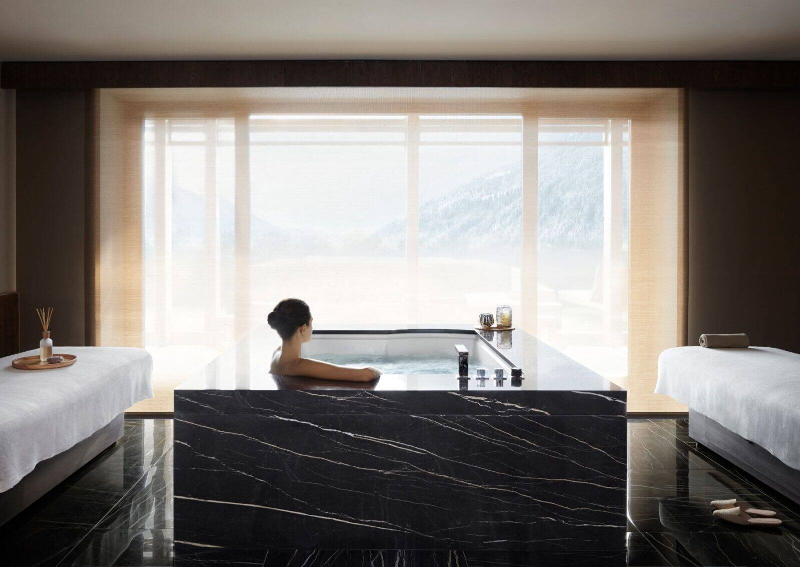 Royal Pool and Spa Suite