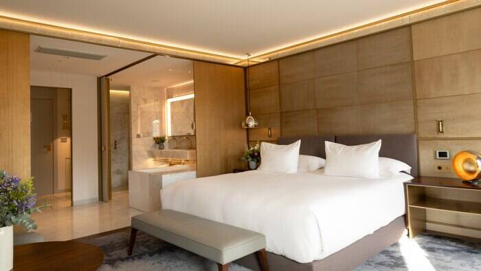 JUNIOR SUITE