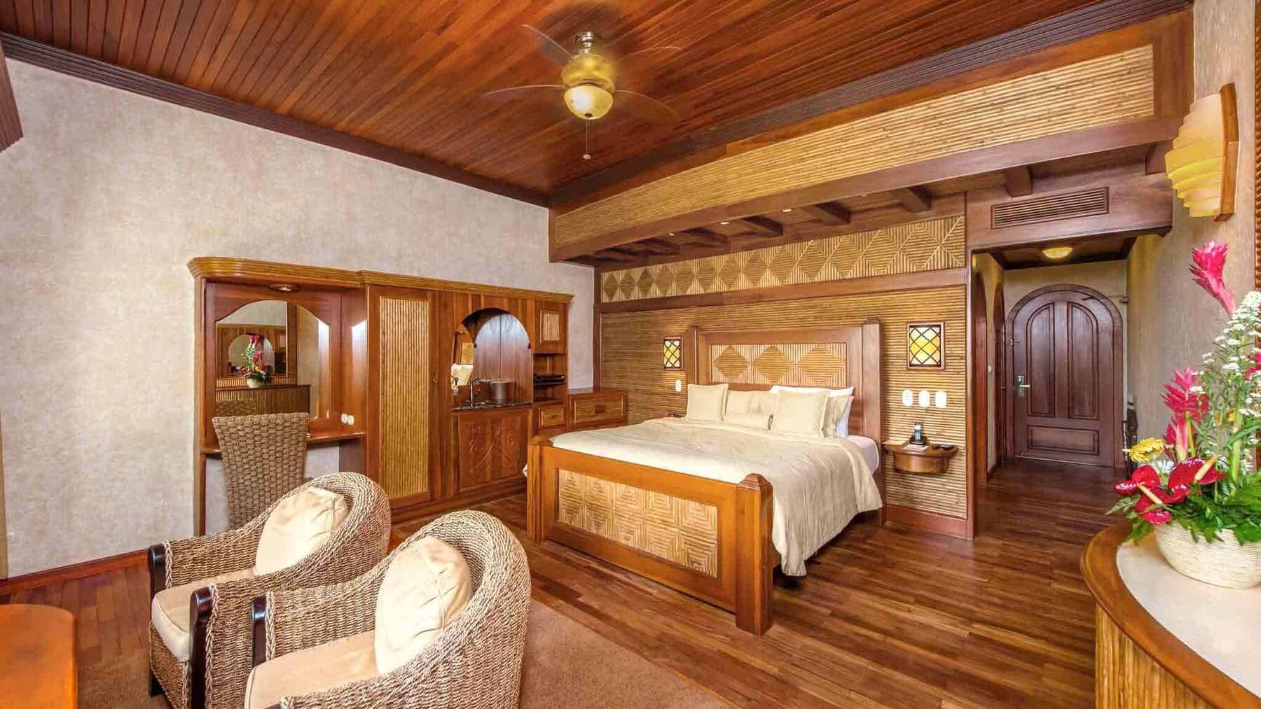 THREE BEDROOM SPRINGS SUITE