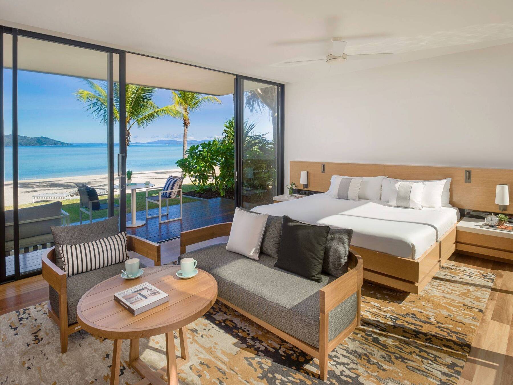 KING BEACHFRONT POOL VILLA